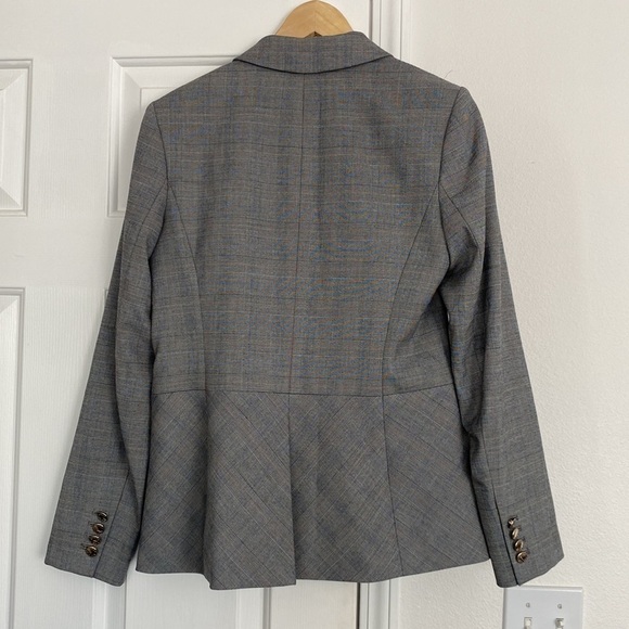 Tommy Hilfiger iconic blazer with silver embellishments. - Picture 17 of 17